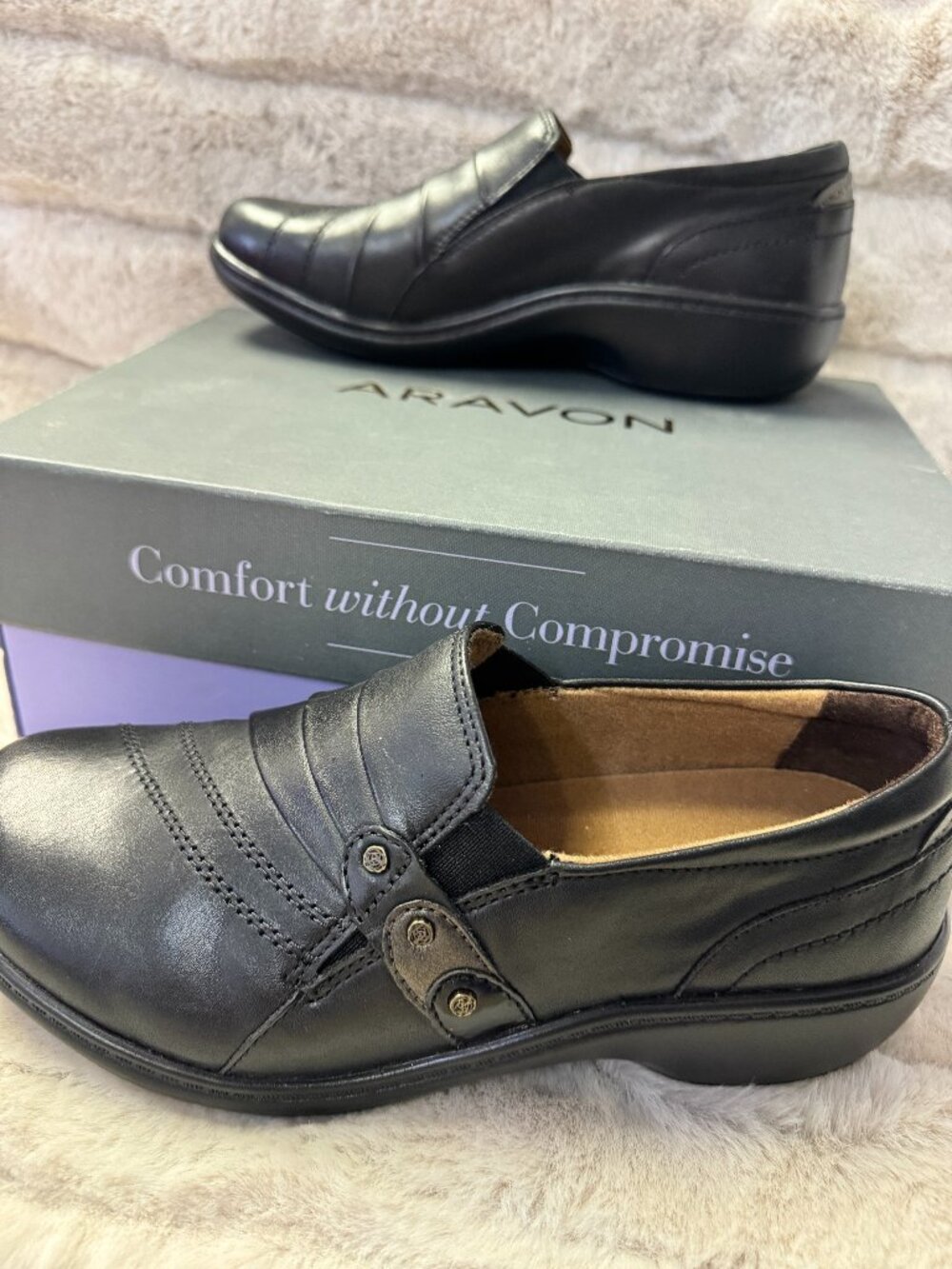 Aravon Danielle Slip-On leather comfort shoes in black
